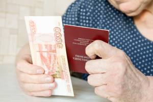 Брянские пенсионеры в сентябре получат дополнительно по 10 тысяч рублей