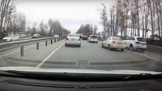 В Супонево засняли на видео лихача на Audi
