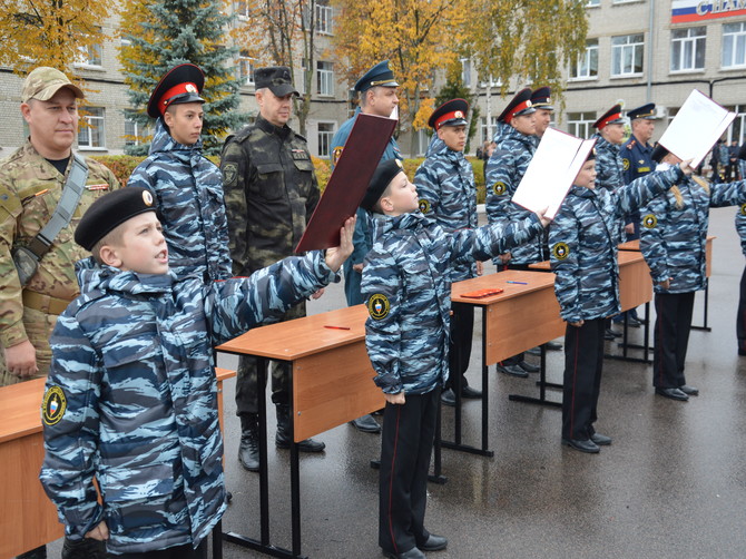В Брянске 40 учеников кадетской школы приняли присягу