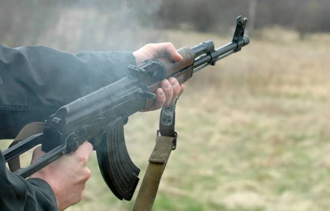 В Клинцах воинскую часть обстреляли из автоматов трое мужчин в масках