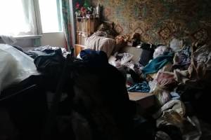 В Новозыбкове одинокую старушку спасли от свалки в квартире