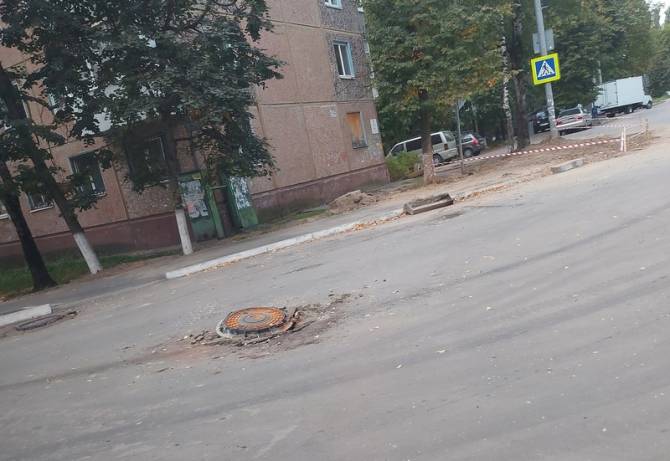 В Брянске возле школы №53 притаилась опасность