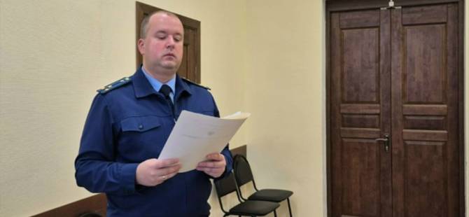 В Брянске руководителя организации оштрафовали за прием на работу двух экс-чиновников