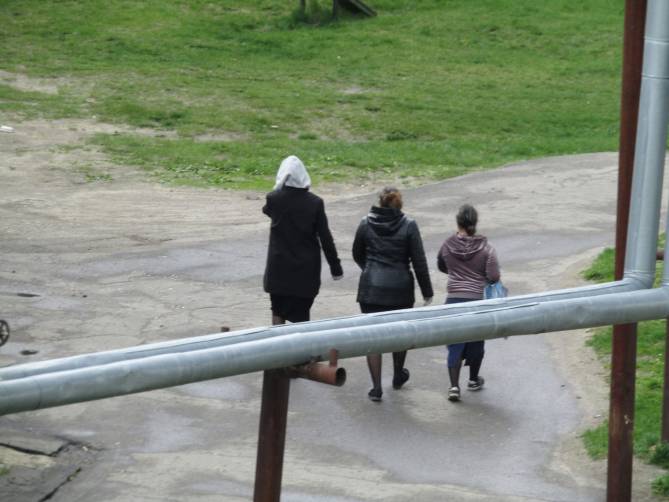 В Новозыбкове три цыганки попытались обокрасть 90-летнего старика