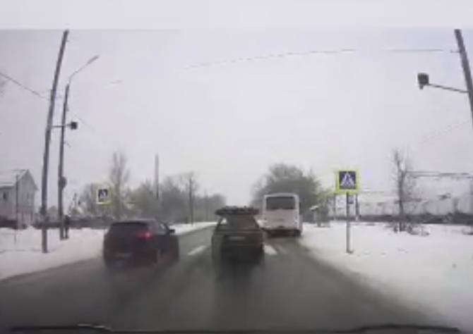 В Брянске сняли на видео лихача на улице Белорусской