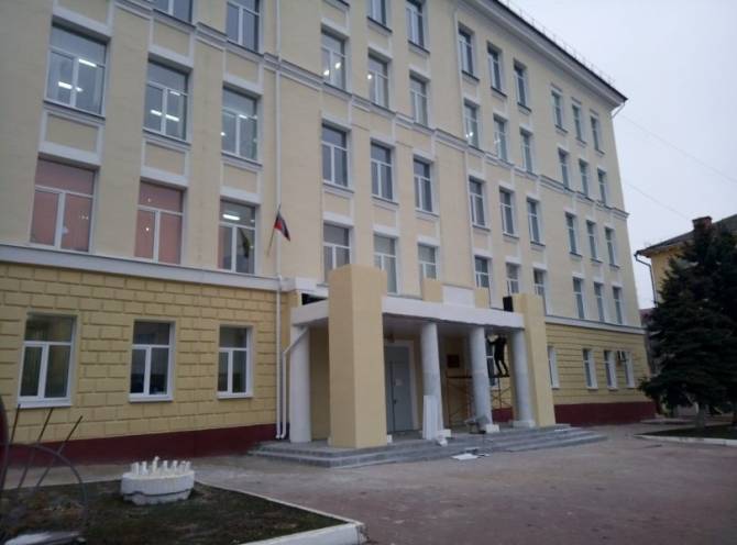 В Брянске директора строительного колледжа уволили по суду в связи с утратой доверия