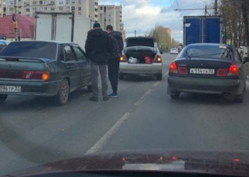 На Московском проспекте Брянска столкнулись автомобили