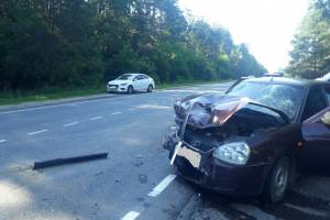 Под Унечей ВАЗ врезался в Hyundai: ранены два человека