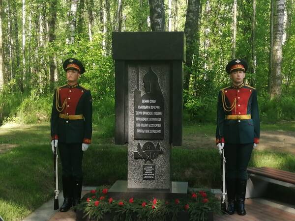 Под Санкт-Петербургом торжественно открыли обелиск в честь брянских воинов