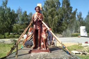 В Новозыбкове парень украл стройматериалы при установке памятника пограничникам