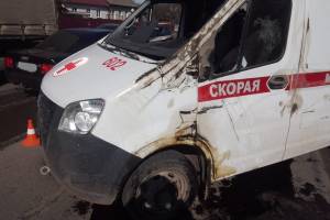 В Брянске число раненых в ДТП с перевернувшейся «скорой» выросло до трёх человек