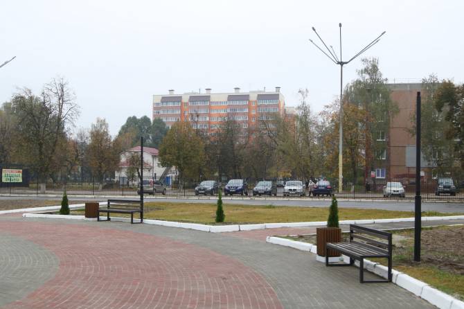 В Брянске отремонтировали площадь перед ДК Медведева