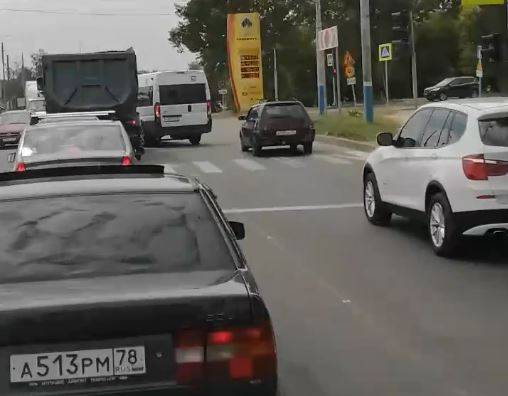 В Брянске водитель маршрутки №36 поставил пассажиров под удар