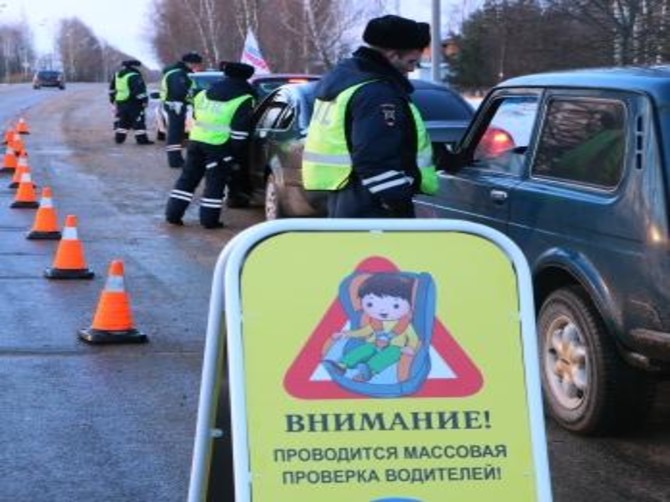 В Брянске на Орловской проверят водителей с детьми
