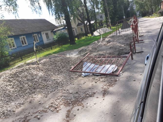 В Брянске жители улицы Кромской пожаловались на коммунальные раскопки