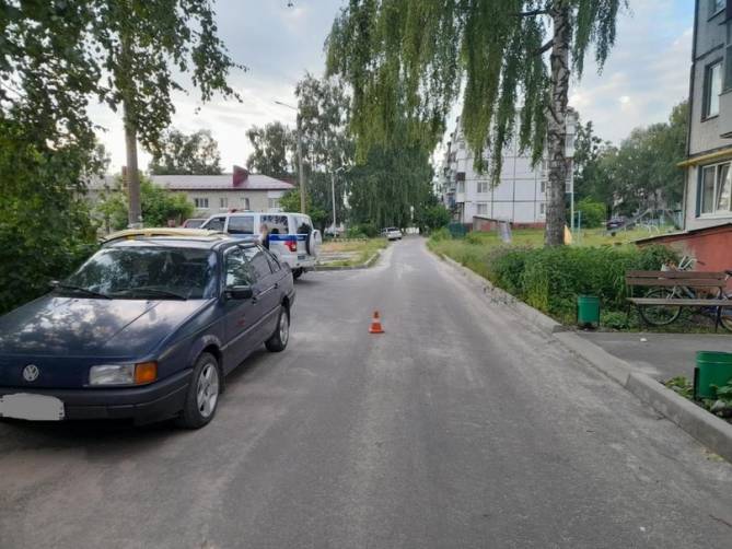 В Карачеве автоледи на Opel сбила 4-летнего ребёнка