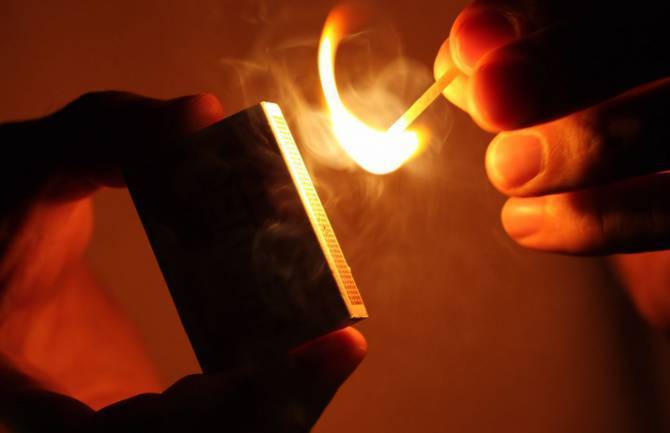 В Брянске пьяный мужчина уронил непотушенный окурок сигареты и заживо сжёг тёщу