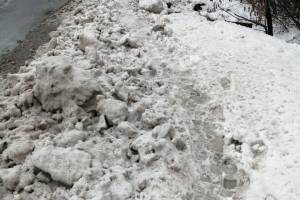 В Стародубе пешеходы рискуют жизнью на мосту по улице Ленина