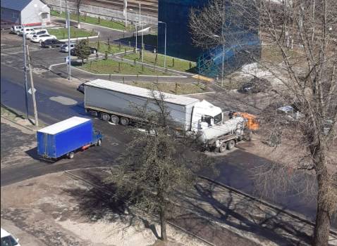 В Брянске на улице Белорусской столкнулись два грузовика