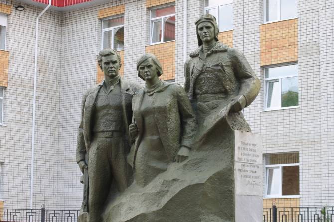 В Брянске памятник Трем героям отремонтируют за 2,1 млн рублей