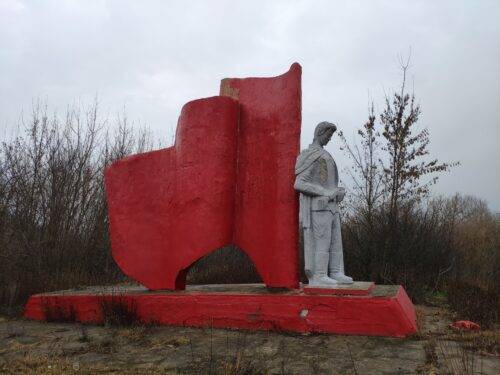 В Клинцовском районе забыли отремонтировать памятник