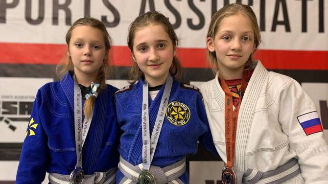 Брянские спортсменки завоевали 3 медали на чемпионате Москвы по джиу-джитсу