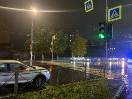 В Брянске летевший на красный водитель сбил на переходе 16-летнюю девушку