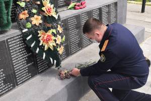 Брянские следователи почтили память погибших под Карачевом советских воинов