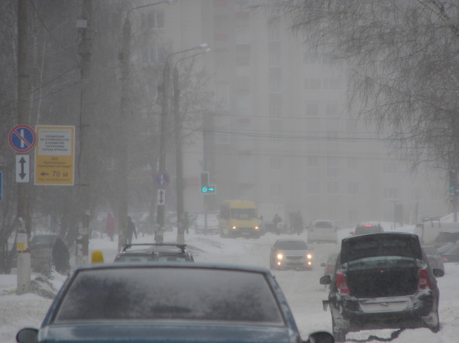 На Брянск обрушилась первая этой зимой метель