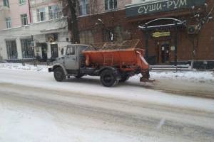 В Брянске на борьбу со снегом вышли 23 машины и 11 тракторов