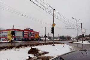 В Фокинском районе Брянске отключился светофор возле «Линии»