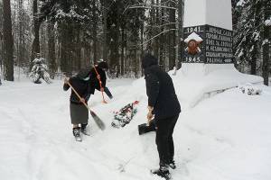 Под Брянском юные осужденные очистили от снега стоянку отряда Виноградова